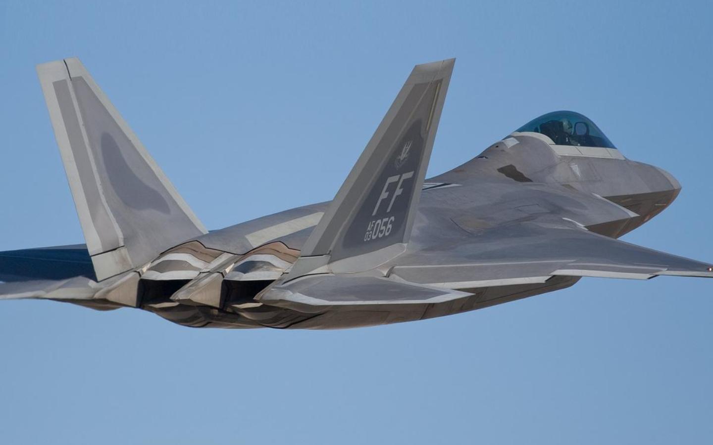 F-22战机的独特特点，空中霸主的无与伦比的性能，F-22战机，空中霸主的无与伦比性能揭秘