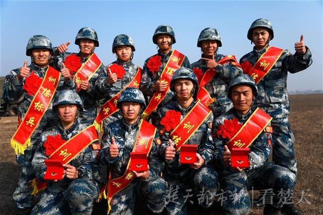 义务兵被定为空降兵，荣誉与挑战并存，义务兵荣誉与挑战并存，被定为空降兵之路