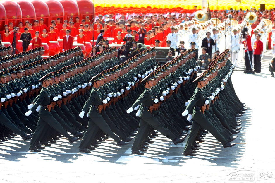 国庆阅兵方队，多少人一排的壮观景象，国庆阅兵方队壮观景象，一排多少人？
