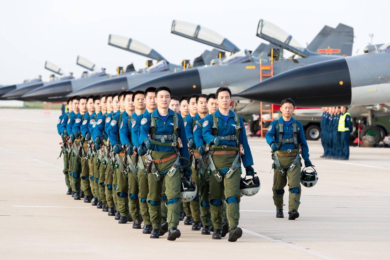 空军图片大全——领略空中力量的风采与荣耀，空军风采与荣耀，空中力量图片大全