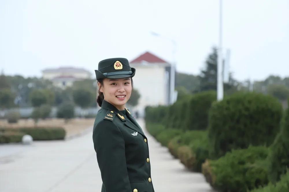中国女兵，单人的力量与坚韧之美，中国女兵，单人力量的坚韧与美丽