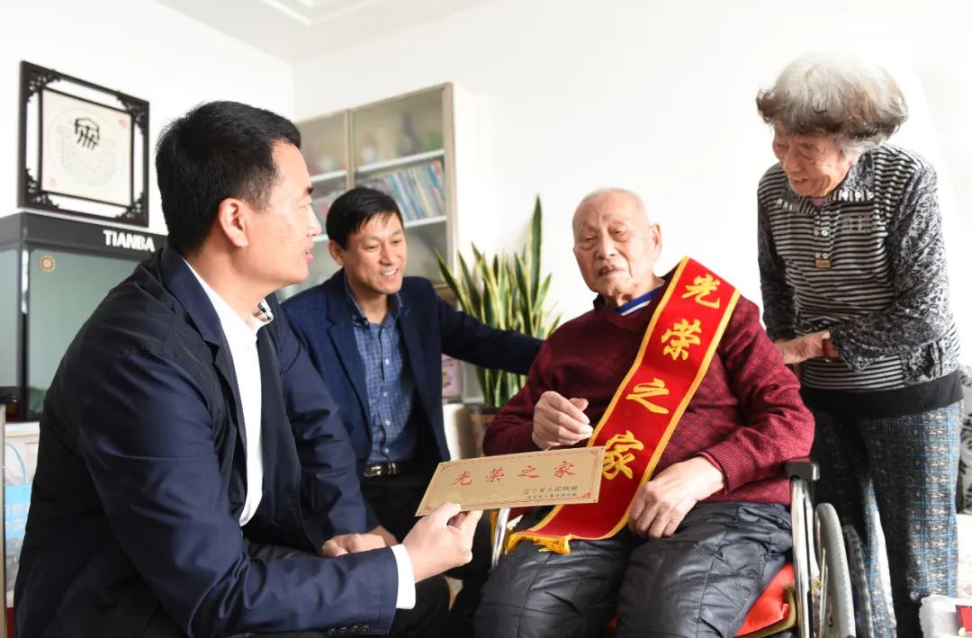 八一勋章与一等功，哪个级别更高？——深度解析并揭秘真相于贴吧，八一勋章与一等功级别对比，深度解析揭秘真相（贴吧热帖）