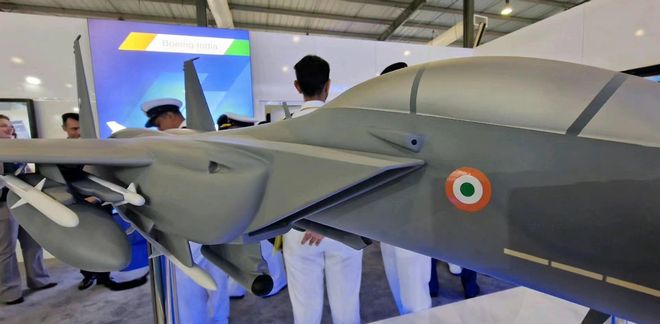 歼-15与F-15，空中对抗的潜力分析，歼-15与F-15空中对抗潜力深度解析