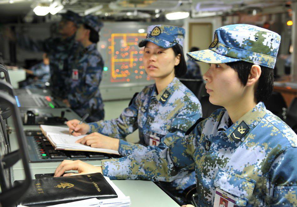 中国女兵最漂亮的照片大全——展现铿锵玫瑰的别样风采，中国女兵最美丽的瞬间，铿锵玫瑰的风采展示