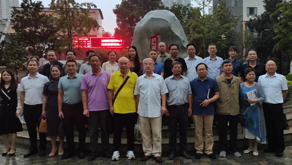 新闻头条摘抄与解读，新闻头条摘抄与深度解读