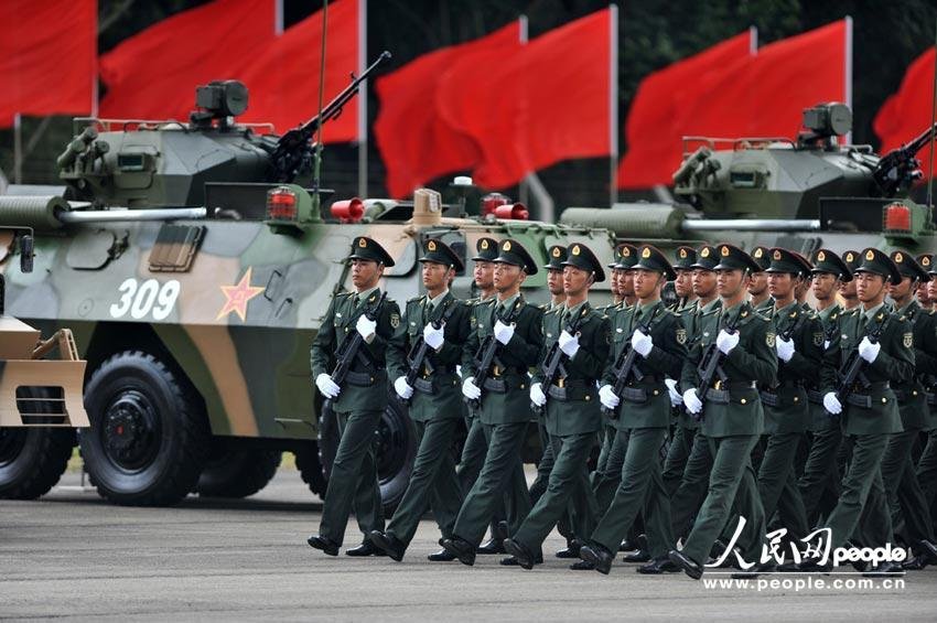 香港回归20年阅兵分列式视频，回顾与前瞻，香港回归20年阅兵分列式回顾与前瞻视频