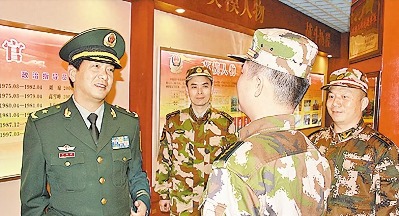 丁晓兵的入党和军衔之路，忠诚与荣耀的象征，丁晓兵，忠诚与荣耀的入党与军衔之路