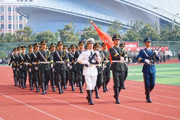 标兵就位，一声号令，万众一心，标兵就位，万众一心集结号令启航