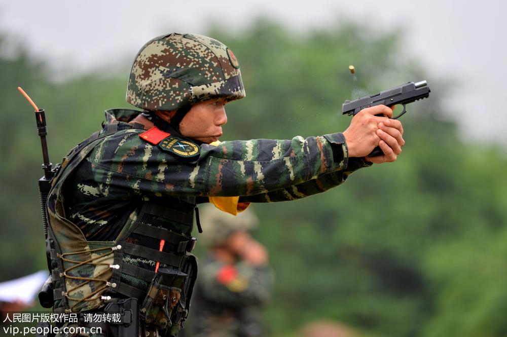 武警特战衣服图片，展现特战队员的威严与荣耀，武警特战队员服装图片，威严与荣耀的展现