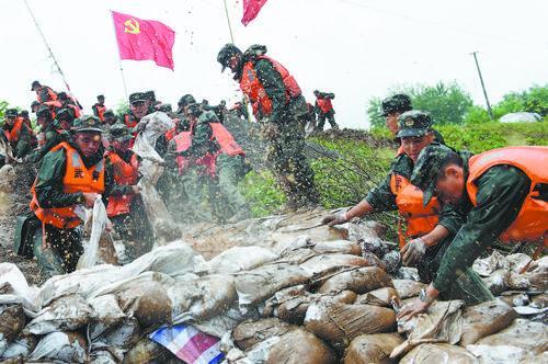 武警与解放军衣服之美的独特视角，武警与解放军制服之美的独特视角赏析