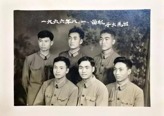 揭秘中国军队中的经典军装，81式军装，揭秘中国军队经典军装，81式军装风采展示