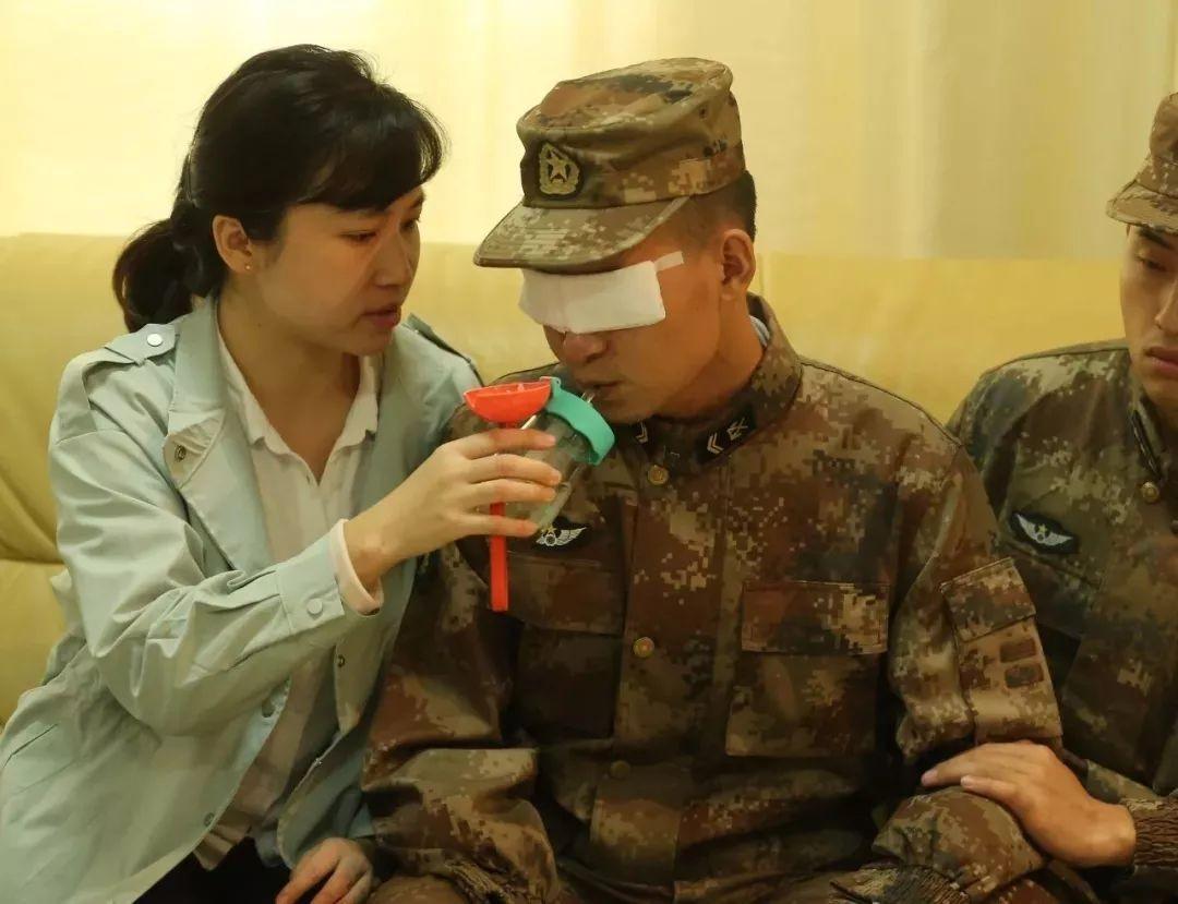 杜富国在地方中的待遇，英雄归来，荣光永照，杜富国，英雄归来，地方荣光永照，英雄待遇展现风采