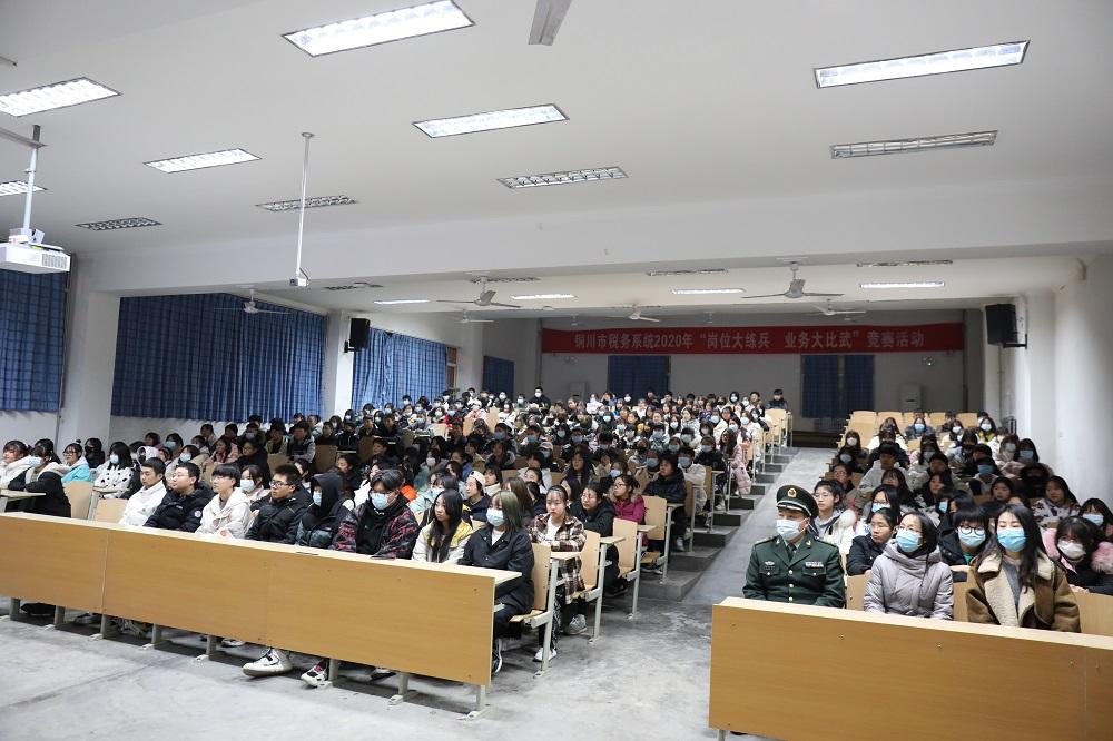 大学生征兵宣传PPT免费，新时代的召唤与青年的担当，免费大学生征兵宣传PPT，新时代的青年担当与召唤