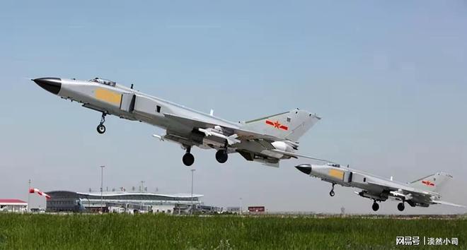 歼八的优势，中国空军力量的骄傲，歼八优势尽显，中国空军力量的辉煌骄傲