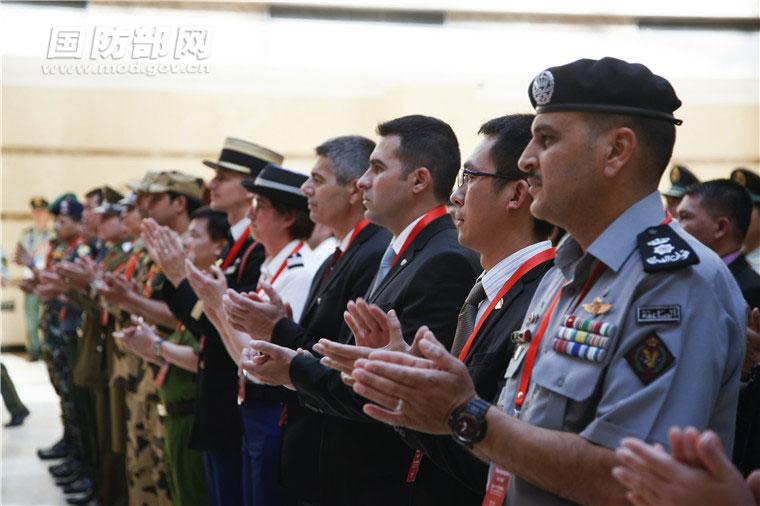 武警反恐突击车，现代反恐战争的重要利器，武警反恐突击车，现代反恐战争的关键利器