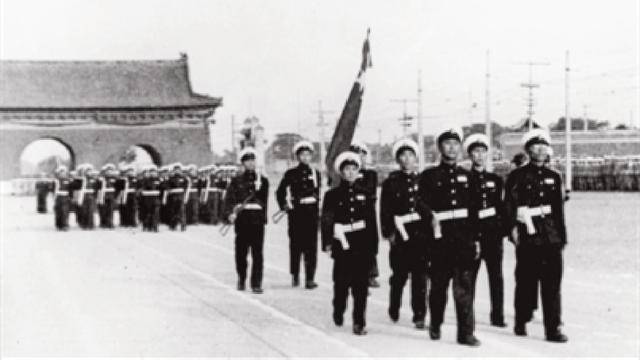 揭秘历史瞬间，1981年阅兵仪式上的重大事件，揭秘历史瞬间，1981年阅兵仪式重大事件回顾
