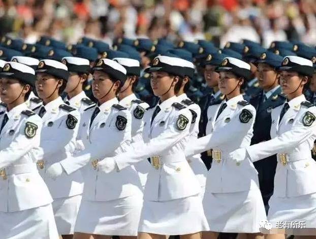 阅兵最漂亮的中国女兵图片，荣耀与力量的展现，阅兵中的中国女兵风采，荣耀与力量的展现