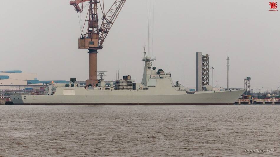 052D型驱逐舰与伯克级驱逐舰的单挑，海军力量的巅峰对决，海军巅峰对决，052D型驱逐舰与伯克级驱逐舰的单挑战