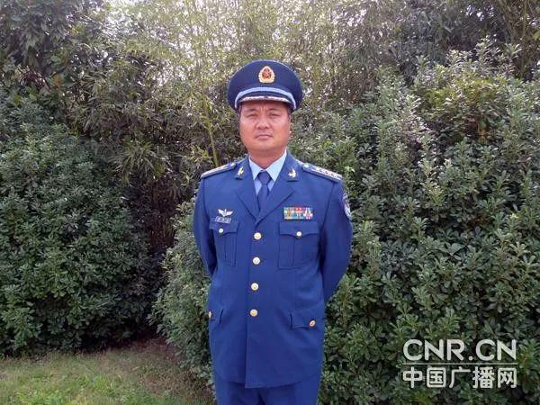 勇担使命