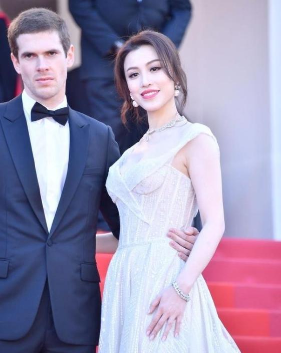 裤裆藏雷，一部电影的传奇与女主角的身份之谜，裤裆藏雷背后的传奇，电影传奇与女主角身份之谜