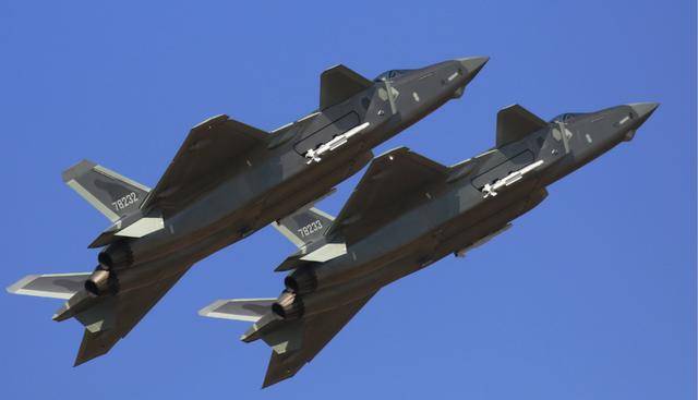 歼-20的首飞时间，中国航空工业的里程碑事件，歼-20首飞揭秘，中国航空工业的辉煌里程碑