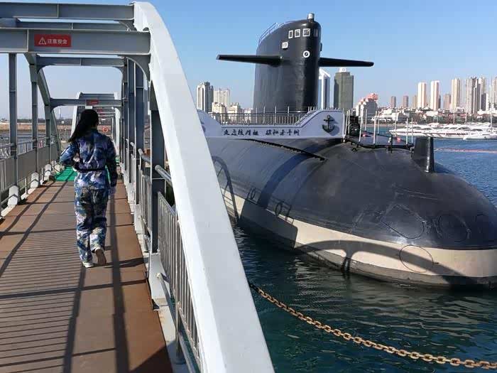 青岛核潜艇，深海之傲的传奇故事，青岛核潜艇，深海传奇，傲视群雄的深海探险之旅
