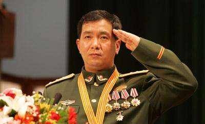 独臂英雄丁晓兵，传奇人生中的跌宕起伏，独臂英雄丁晓兵，传奇人生跌宕起伏的勇者之路