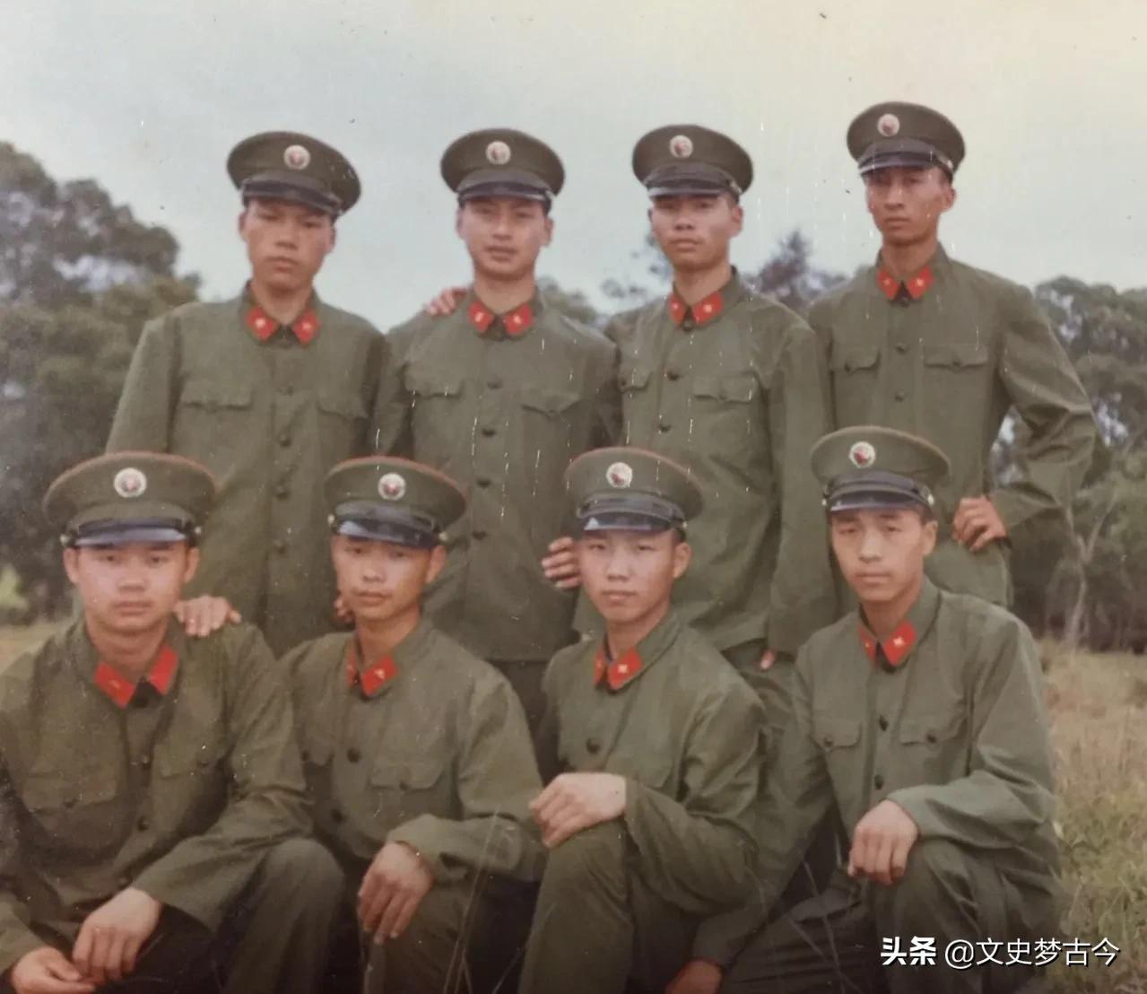 集团军军长和省军区司令，地位与职责的比较，集团军军长与省军区司令，地位与职责对比解析