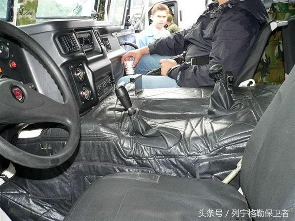 揭秘白色虎式驾驶员的身份，传奇英雄的背后故事，揭秘传奇英雄，白色虎式驾驶员的身份与背后故事