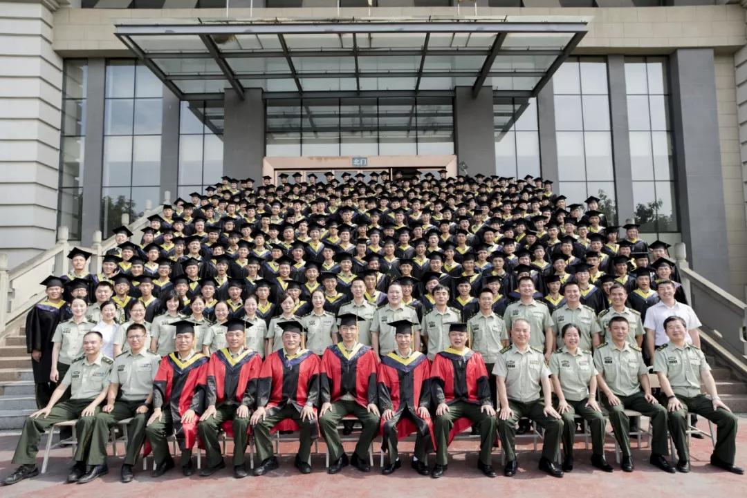 武警警官学院毕业生的职业发展与影响，武警警官学院毕业生职业发展及其社会影响概述