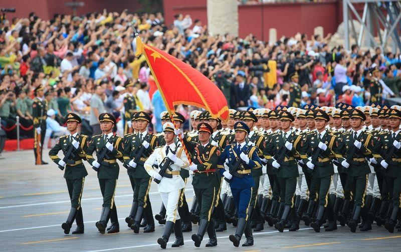 庆祝祖国华诞，回顾与展望——五十载国庆阅兵之旅，五十载国庆阅兵之旅，回顾与展望，共庆祖国华诞