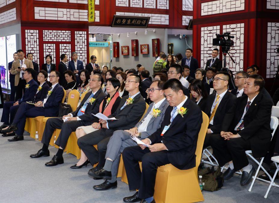 两岸结束战争状态与全国人大，共创和平繁荣的未来，两岸共创和平繁荣未来，战争状态结束与全国人大携手前行