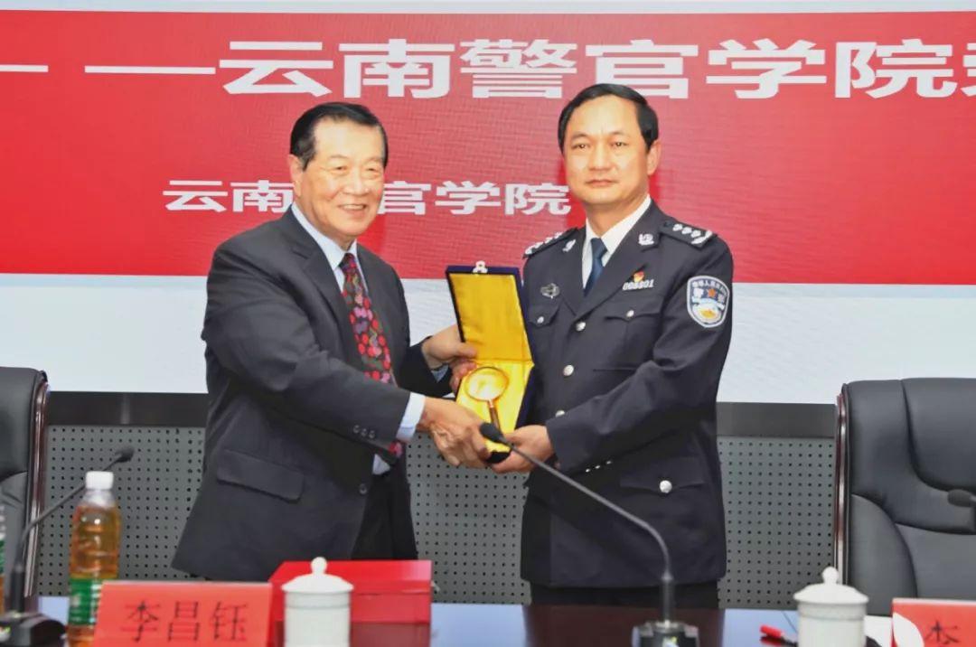 中国人民警察武装部队警官学院，培养新时代安全卫士的摇篮，中国人民警察武装部队警官学院，新时代安全卫士的摇篮培养基地