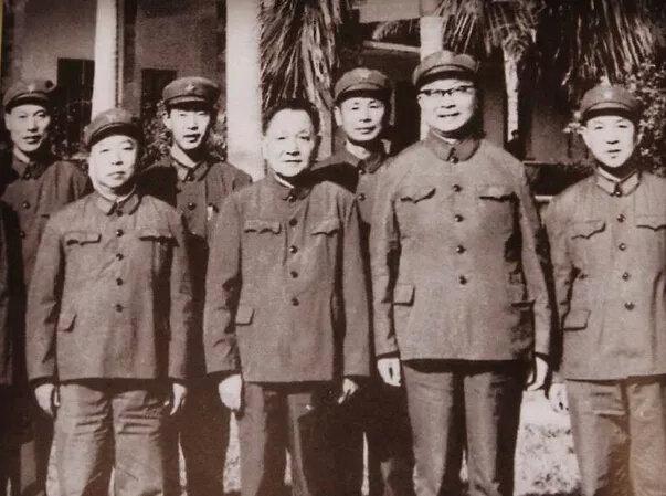解放军报最新评论员文章，时代号角下的坚定前行，时代号角下的坚定前行——解放军报评论员文章解读