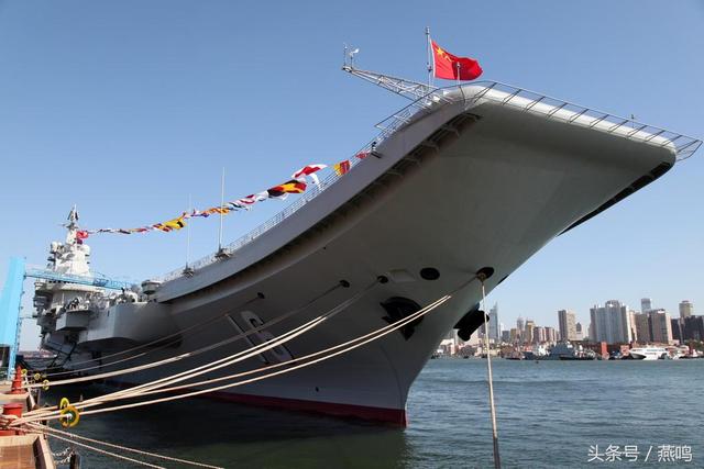 中国海军建设里程碑，第一艘国产航空母舰下水仪式隆重举行，中国海军里程碑事件，首艘国产航空母舰下水仪式盛大举行