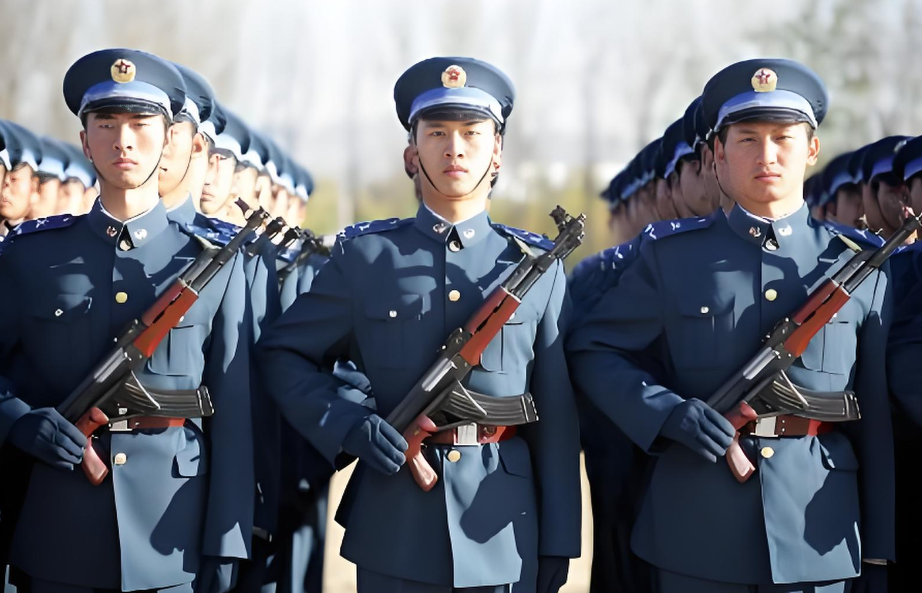 解放军各军种军服颜色的演变与象征意义，解放军军服颜色演变与象征意义，各军种服饰变迁概览
