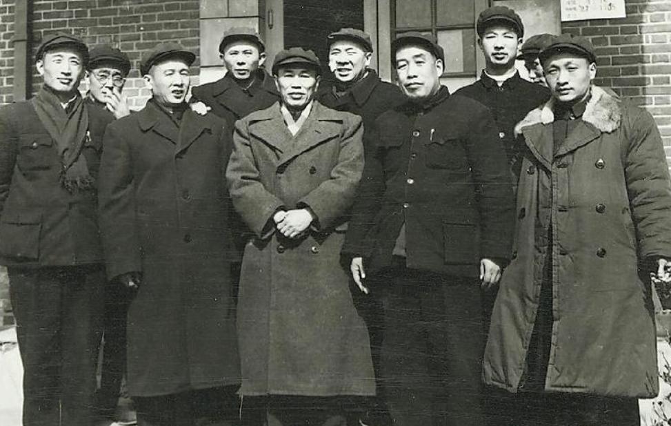中国人民志愿军，司令员兼政委的卓越领导，中国人民志愿军司令员兼政委的卓越领导风采