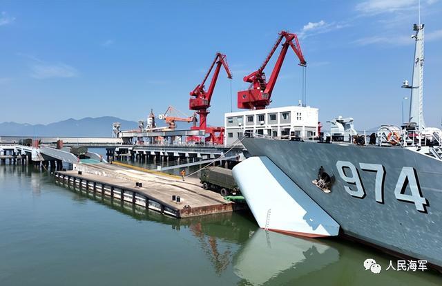 揭秘中国海军的利器，073A型两栖登陆舰，揭秘中国海军利器，073A型两栖登陆舰战力解析