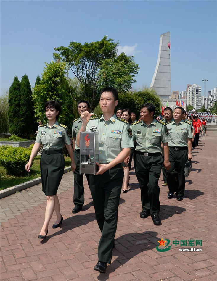 揭秘军事频道俞洁背后的故事，老公的身份与他们的共同事业，俞洁背后的故事，揭秘军事频道主持人的婚姻与事业之路