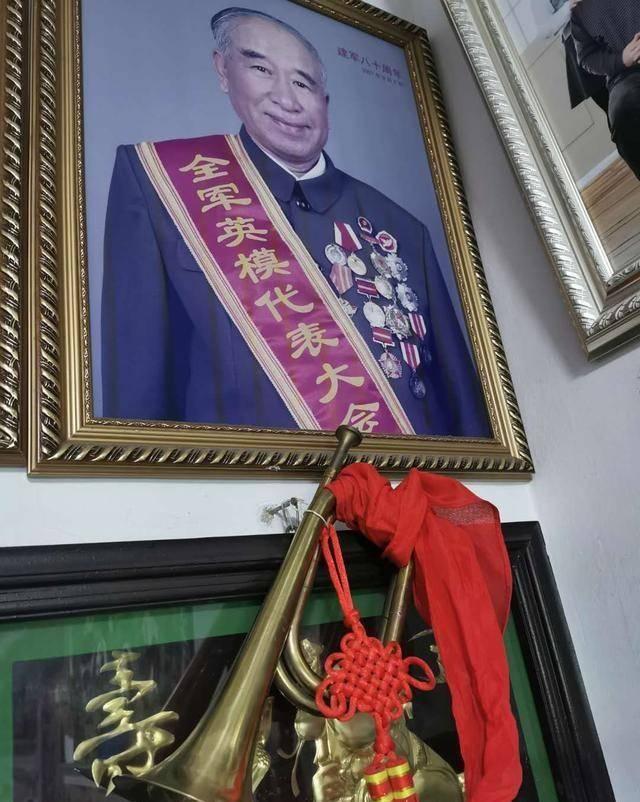 中国人民志愿军第一位特等功臣和特级战斗英雄——杨根思，杨根思，中国人民志愿军首位特等功臣与特级战斗英雄