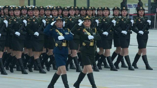 70国庆阅兵走红的女兵——她的名字与背后的故事，国庆阅兵走红的女兵，名字与背后的故事