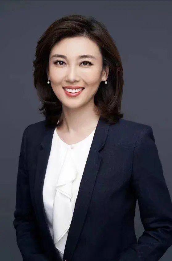CCTV4漂亮女主持人，魅力与才华并存的风采，CCTV4魅力女主持人，才华与风采并存