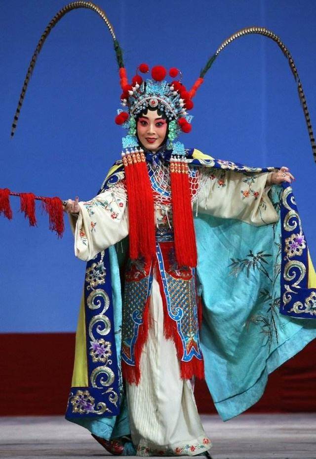 探究41岁京剧演员自缢原因，背后的故事与挑战，揭秘京剧演员自缢背后的故事与挑战，41岁的生命之谜