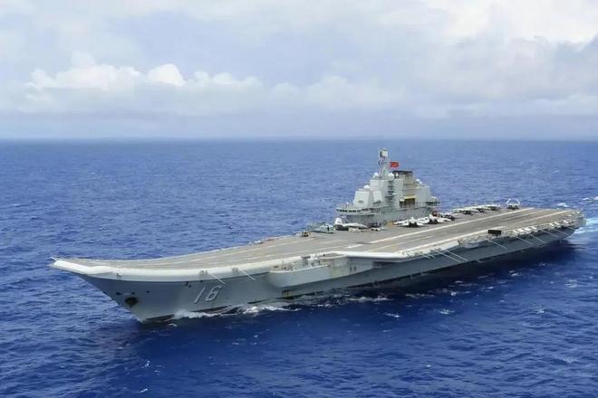 中国航空母舰辽宁舰图片，展现大国海军力量的象征，中国海军力量象征——辽宁舰图片展示