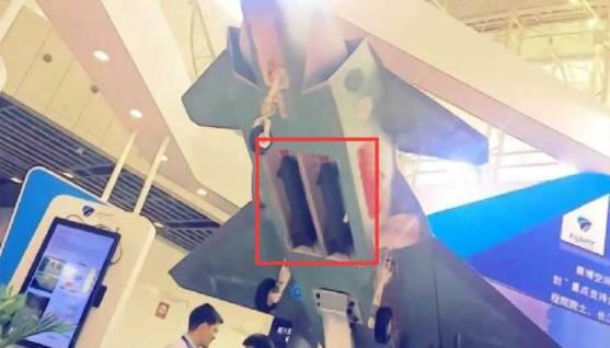歼-16挂载空地导弹，空中力量的新型打击利器，歼-16挂载空地导弹，空中打击新型利器