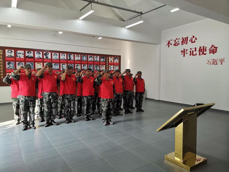 杨根思连队，军旅人生的典范，杨根思连队，军旅典范，英勇无畏的战士之家
