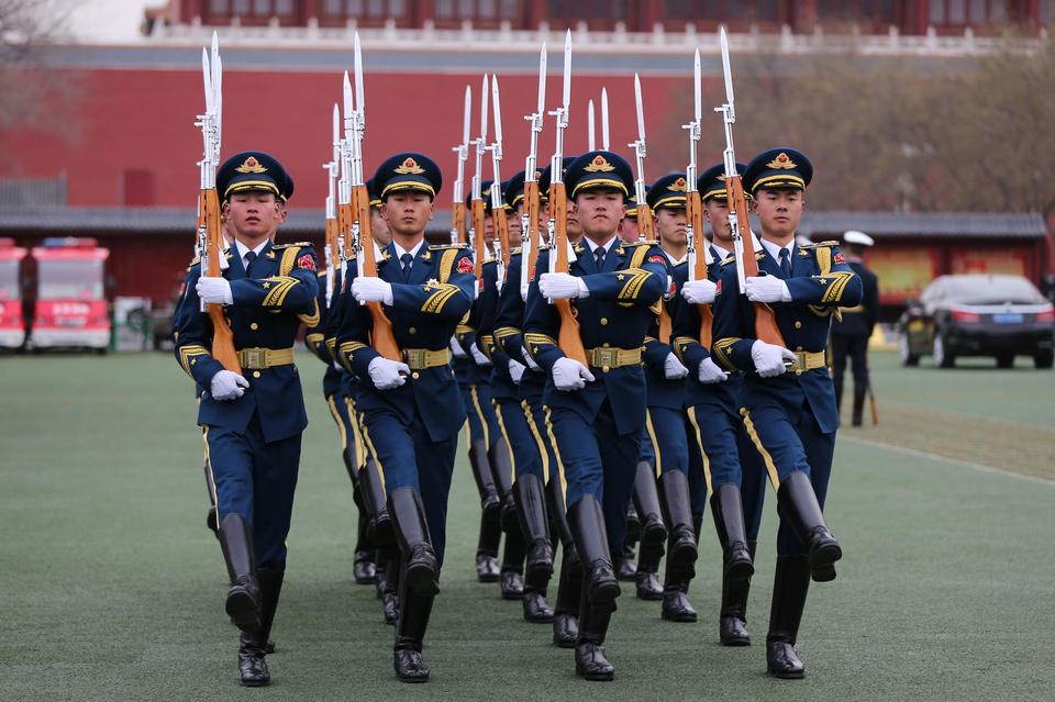 三军仪仗队升国旗，荣耀与庄严的仪式，三军仪仗队升国旗，荣耀与庄严的仪式展现国家力量