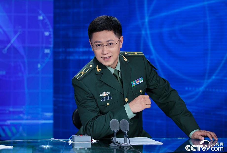 军事频道主持人黄子轩个人资料详解，黄子轩个人资料详解，军事频道主持人的背景与历程