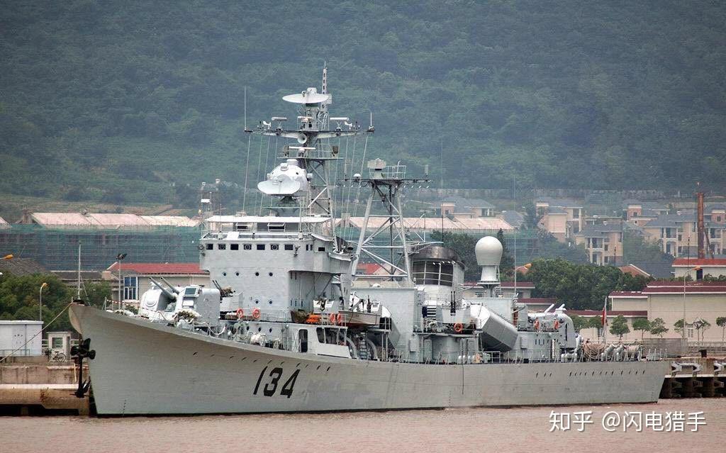 中国海军的骄傲，051导弹驱逐舰的发展历程，中国海军的骄傲，051导弹驱逐舰发展历程回顾