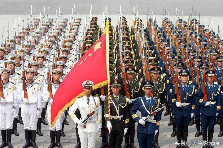 三军仪仗队升国旗图片，荣耀与尊严的象征，三军仪仗队升国旗瞬间，荣耀与尊严的永恒象征